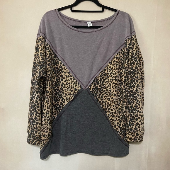 CY Fashion EUC patchwork animal print mixed media geometric design casual top - Picture 2 of 5